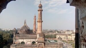 Lucknow Tourist Places in Hindi